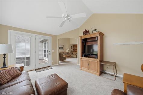 1652 Southpointe Circle NE Canton OH 44714