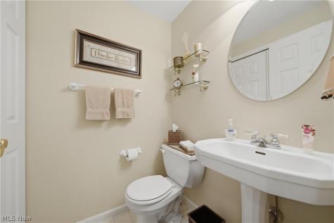 1652 Southpointe Circle NE Canton OH 44714