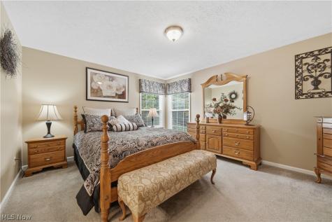 1652 Southpointe Circle NE Canton OH 44714