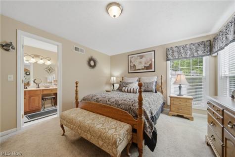 1652 Southpointe Circle NE Canton OH 44714