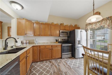 1652 Southpointe Circle NE Canton OH 44714