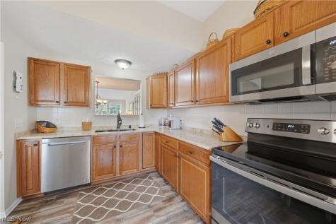 1652 Southpointe Circle NE Canton OH 44714