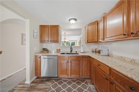 1652 Southpointe Circle NE Canton OH 44714