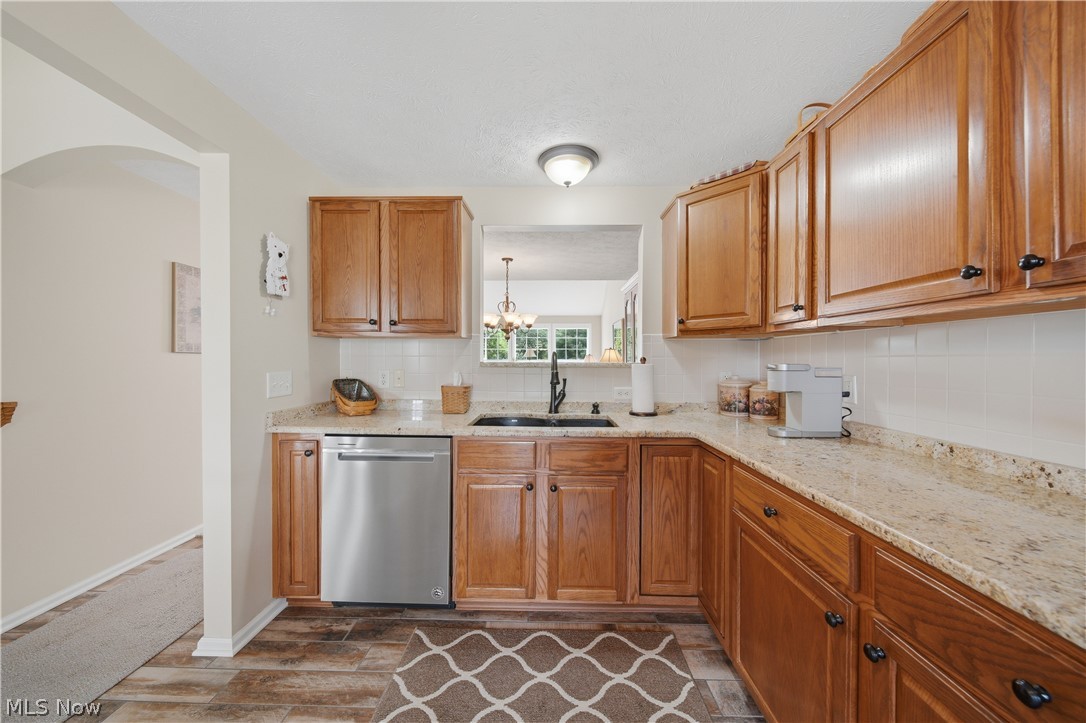 1652 Southpointe Circle NE Canton OH 44714