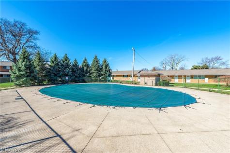 21872 River Oaks Drive Rocky River OH 44116