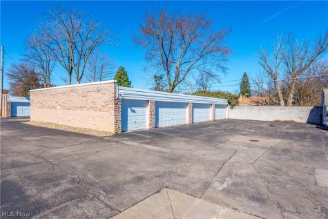 21872 River Oaks Drive Rocky River OH 44116