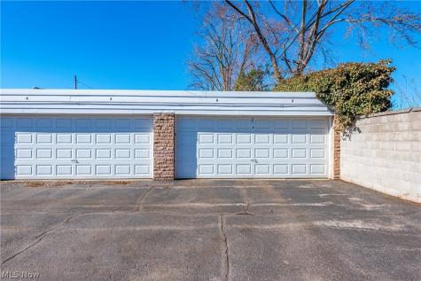 21872 River Oaks Drive Rocky River OH 44116