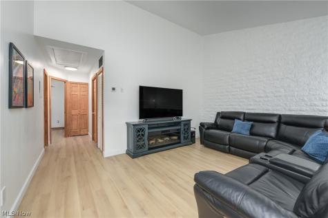 21872 River Oaks Drive Rocky River OH 44116
