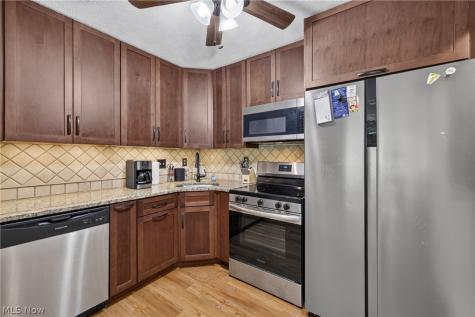 1285 Leeward Lane Willoughby OH 44094