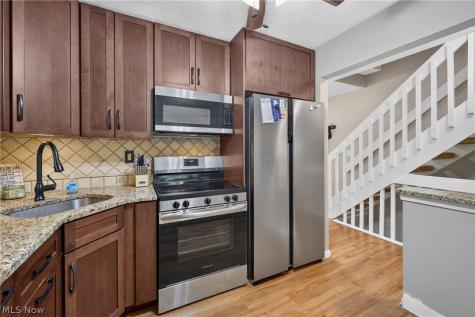 1285 Leeward Lane Willoughby OH 44094