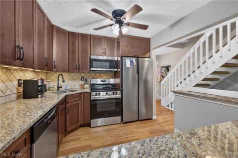 1285 Leeward Lane Willoughby OH 44094