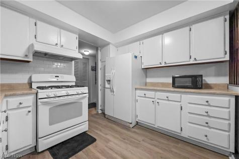 6330 Greenwood Sagamore Hills OH 44067