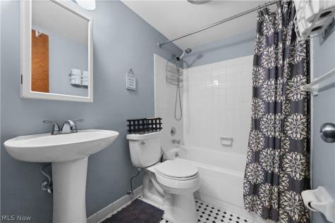 6330 Greenwood Sagamore Hills OH 44067