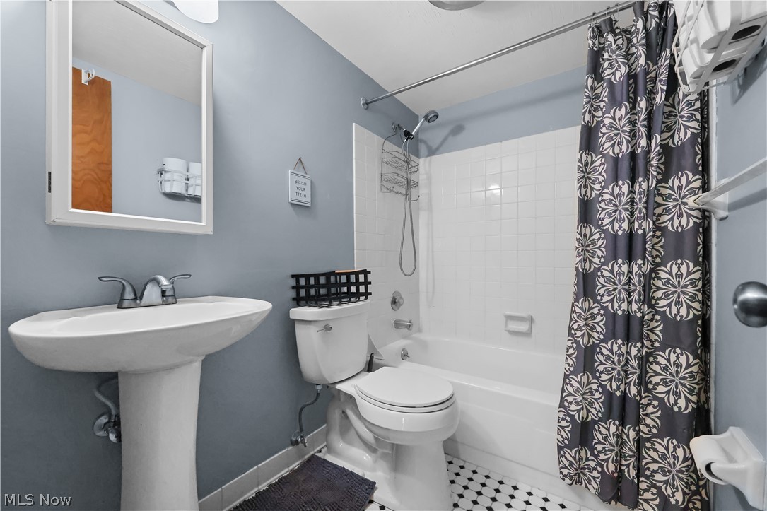 6330 Greenwood Sagamore Hills OH 44067