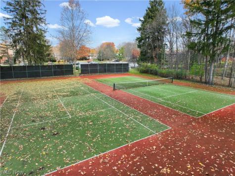 6330 Greenwood Sagamore Hills OH 44067