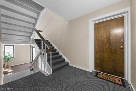 6330 Greenwood Sagamore Hills OH 44067