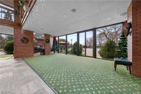 6330 Greenwood Sagamore Hills OH 44067