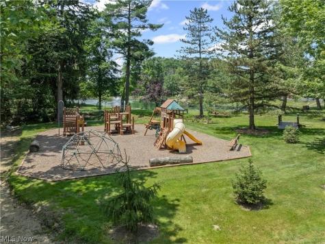 6330 Greenwood Sagamore Hills OH 44067