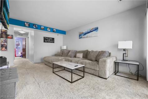 6330 Greenwood Sagamore Hills OH 44067