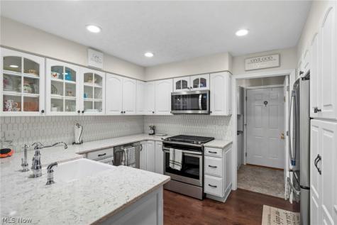 3061 Macintosh Drive Westlake OH 44145