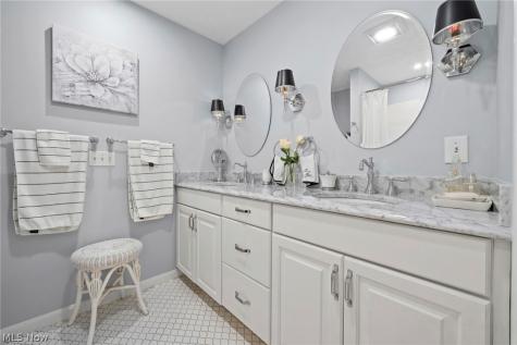 3061 Macintosh Drive Westlake OH 44145