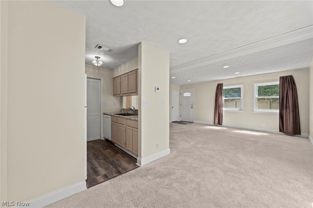 2542 Royal County Down Uniontown OH 44685