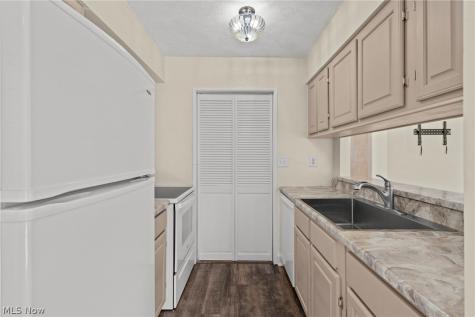 2542 Royal County Down Uniontown OH 44685