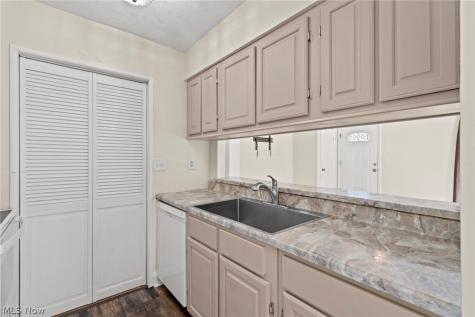 2542 Royal County Down Uniontown OH 44685