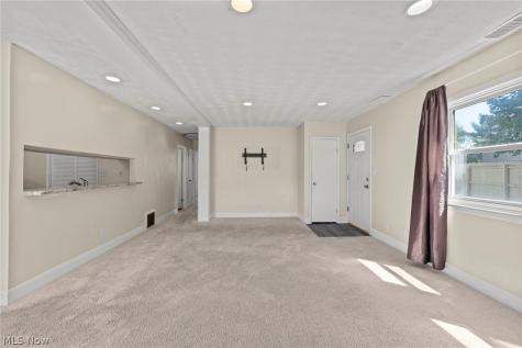 2542 Royal County Down Uniontown OH 44685