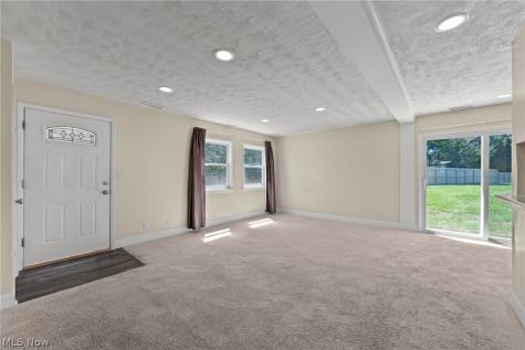 2542 Royal County Down Uniontown OH 44685