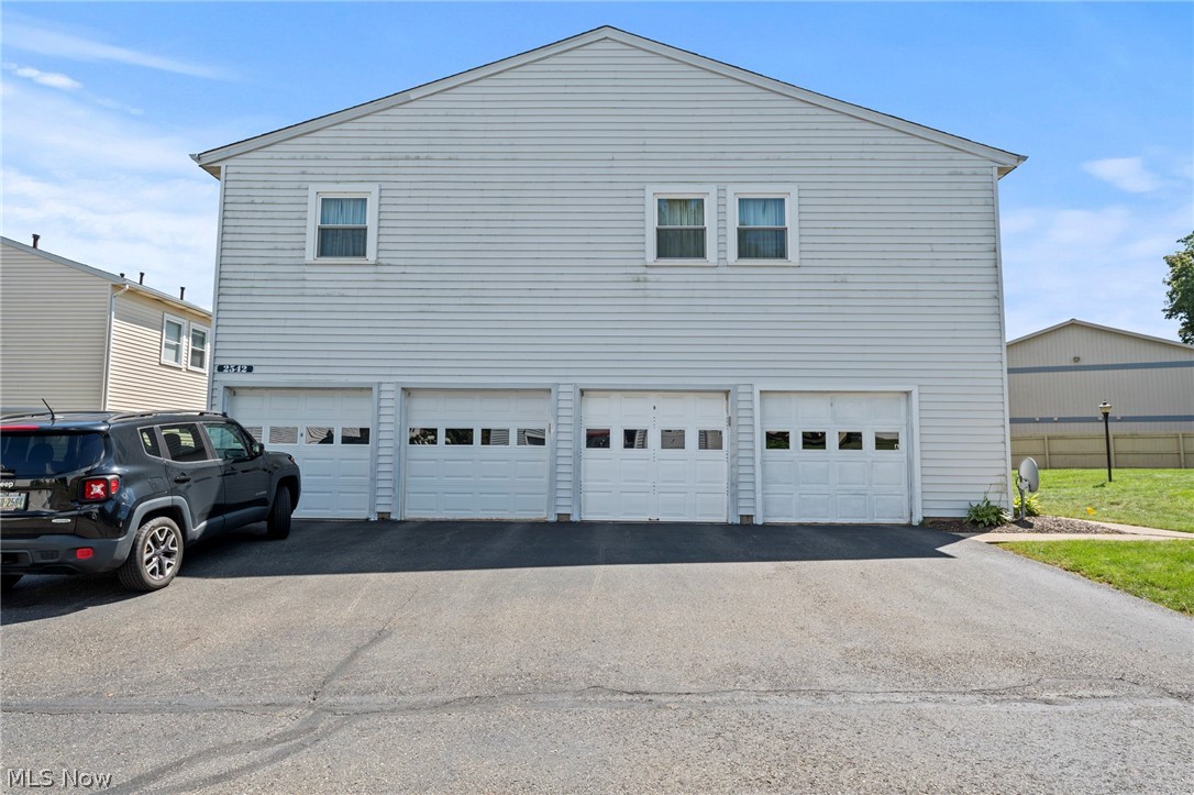 2542 Royal County Down Uniontown OH 44685