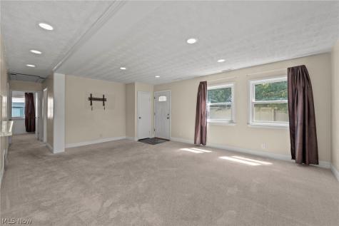 2542 Royal County Down Uniontown OH 44685