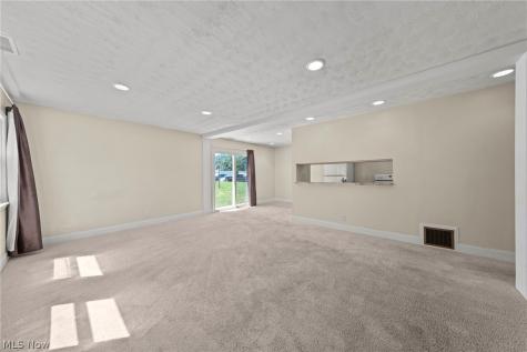 2542 Royal County Down Uniontown OH 44685