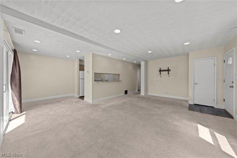 2542 Royal County Down Uniontown OH 44685