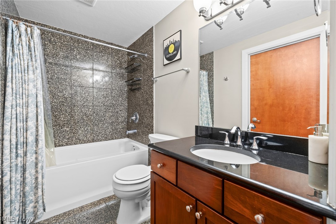 1237 Washington Avenue Cleveland OH 44113
