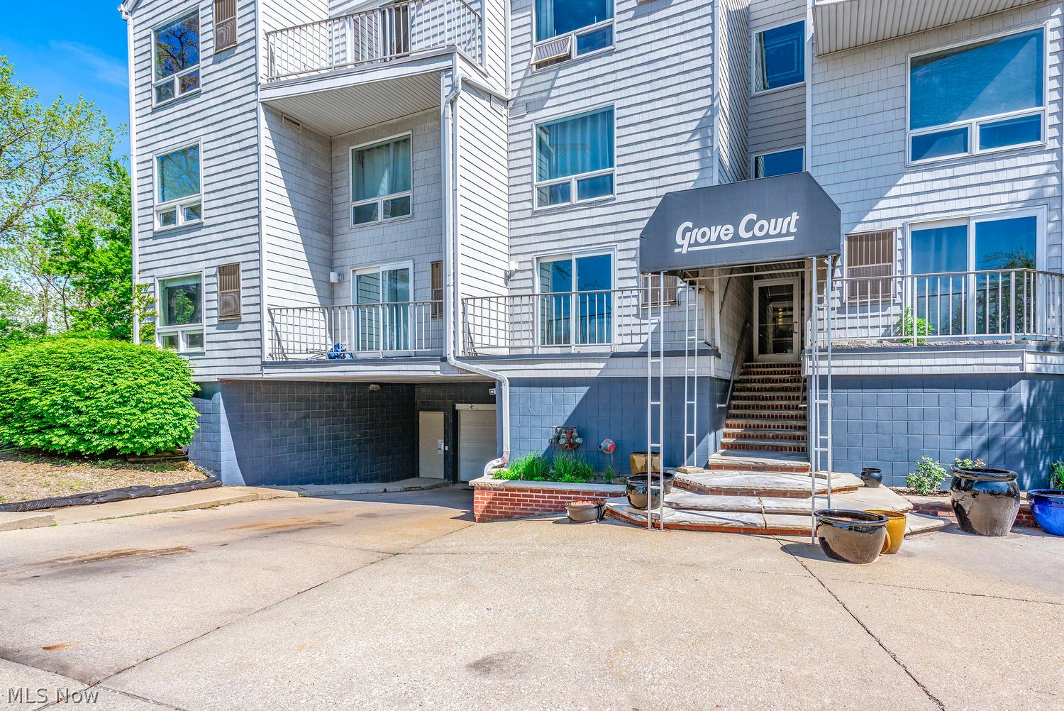 1900 Grove Court Cleveland OH 44113
