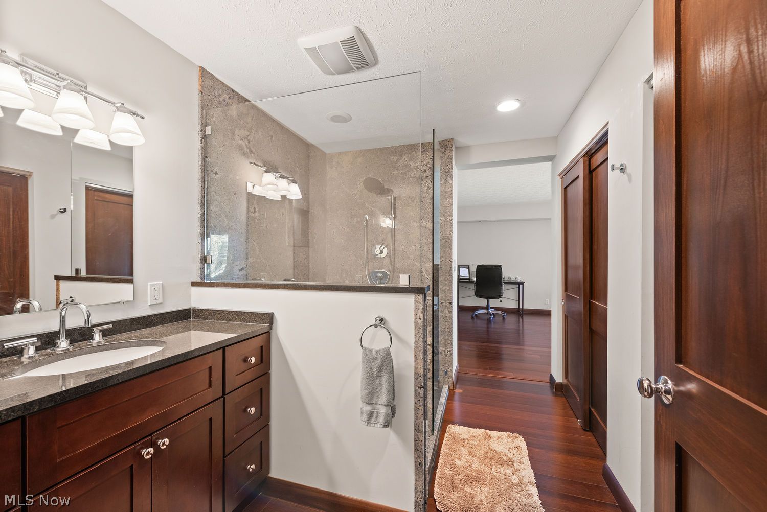 1900 Grove Court Cleveland OH 44113