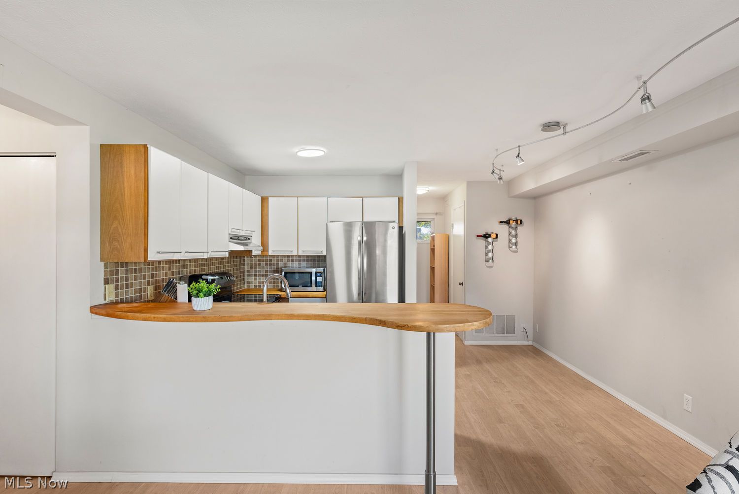 1900 Grove Court Cleveland OH 44113