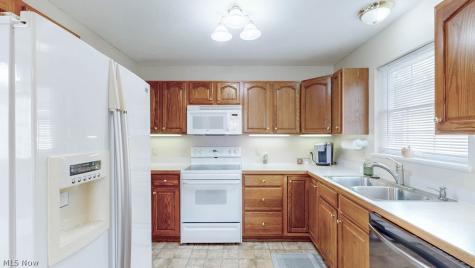 142 Carly Court Hartville OH 44632