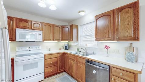 142 Carly Court Hartville OH 44632