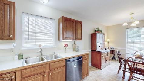 142 Carly Court Hartville OH 44632