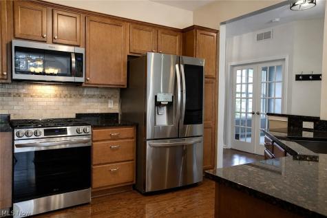 546 Hyannis Port Circle Avon Lake OH 44012