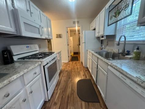 1747 Stone Creek Twinsburg OH 44087