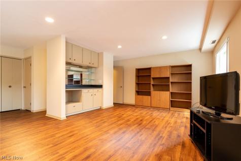 2112 Acacia Park Drive Lyndhurst OH 44124