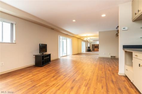 2112 Acacia Park Drive Lyndhurst OH 44124