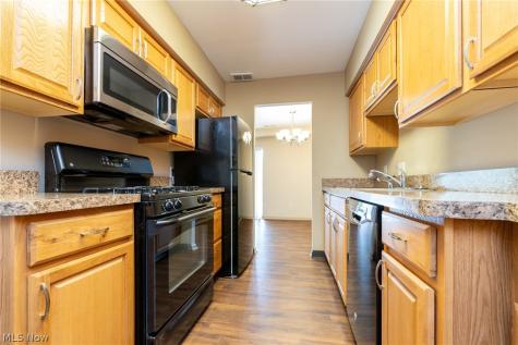 2112 Acacia Park Drive Lyndhurst OH 44124