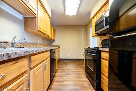 2112 Acacia Park Drive Lyndhurst OH 44124