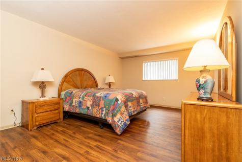 2112 Acacia Park Drive Lyndhurst OH 44124