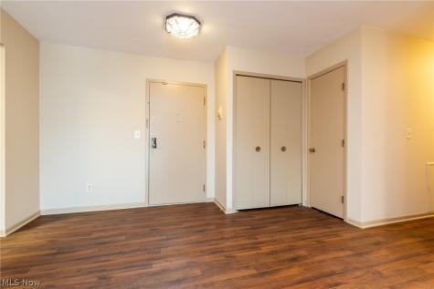 2112 Acacia Park Drive Lyndhurst OH 44124