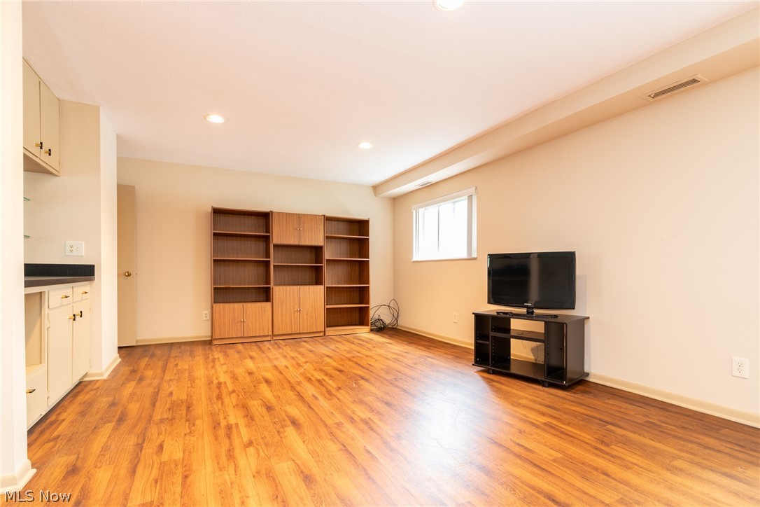 2112 Acacia Park Drive Lyndhurst OH 44124